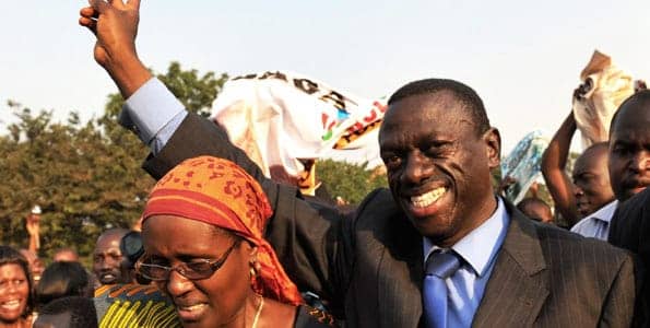 Ugandan-opposition-leader-Kizza-Besigye-wife-Winnie-Kampala-rally-021611-by-Roberto-Schmidt-AFP, Museveni’s casino: Anne Mugisha on Uganda’s 2011 election, World News & Views 