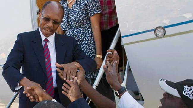 Haiti-Aristides-return-greet-supporters-031811-by-Ramon-Espinosa, The return of President Jean-Bertrand Aristide to Haiti, World News & Views 