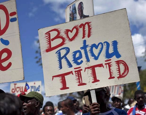 Haiti-welcomes-Aristide-Bon-retou-Titid-031811-by-Ramon-Espinosa-AP, Pierre Labossiere on welcoming Aristide home to Haiti, World News & Views 
