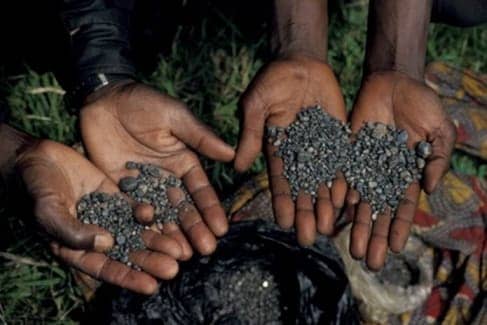 Raw-coltan-in-Black-hands, Seeing no evil in the Congo, World News & Views 