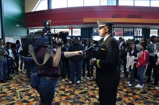 Xavier-Samuel-United-Airlines-pilot-interviewed-at-‘Red-Tails’-screening-for-Houston-students-0112, Black pilots sue United Airlines for race discrimination, News & Views 