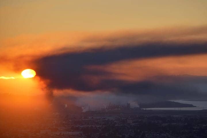 Chevron-Richmond-refinery-fire-from-Berkeley-hills-080612-by-Daniel-H.-Parks-Flickr-web, John Burris sues Chevron for refinery fire that sickened over 14,000, Local News & Views 