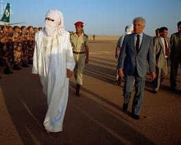 Muammar-Qaddafi-inspects-troops-wearing-traditional-Tuareg-dress, Everywhere is war: European warlords strike again – this time in Mali, World News & Views 