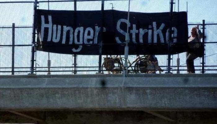 I-80-University-Ave-freeway-pedestrian-overpass-Hunger-Strike-banner-071013-by-Mindy-Stone, Pelican Bay: Third day of the hunger strike, Abolition Now! 