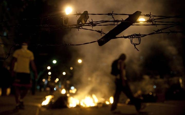 Venzuela-anti-gov-students-string-barbed-wire-across-streets-to-behead-motorcyclists-motorizados-0214-by-Raul-Arboleda, What is happening in Venezuela?, World News & Views 
