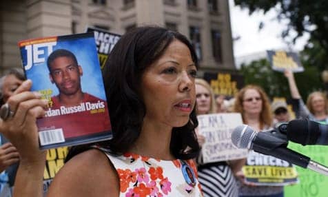 Lucia-McBath-Jordan-Davis’-mother-holds-Jet-speaks-at-rally, ‘3 1/2 Minutes, Ten Bullets’ film review, Culture Currents 