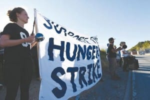 Menard-hunger-strike-supporters-stage-‘noise-in’-outside-Menard-092315-by-Marissa-Novel-Daily-Egyptian-300x200, Update from Menard: Hunger strike resumes Sept. 23, Abolition Now! 