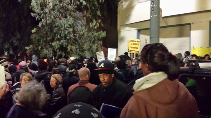 Mario-Woods-vigil-crowd-120315-by-Benjamin-Bac-Sierra, Mario Woods, 26, executed by SFPD in his own hood, Local News & Views 