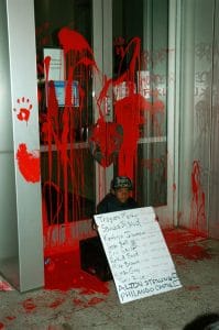 Oakland-PD-HQ-entrance-red-blood-paint-lil-Black-boy-w-sign-listing-police-victims-070716-by-Justin-Rhody-web-199x300, The ‘fundamentalism’ in police operations, Local News & Views 