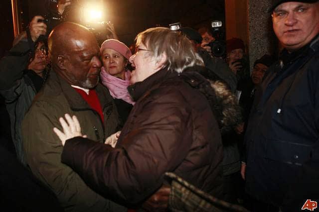 Lynne-Stewart-embraces-Ralph-Poynter-before-surrendering-for-prison-at-fed-court-111909-by-AP, Compassionate release for Lynne Stewart now!, Abolition Now! 