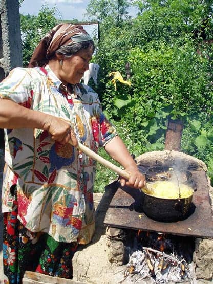 Making-mamaliga-Gypsy-cornbread-by-Chuck-Todaro, African Americans and the Gypsies: a cultural relationship formed through hardships, World News & Views 