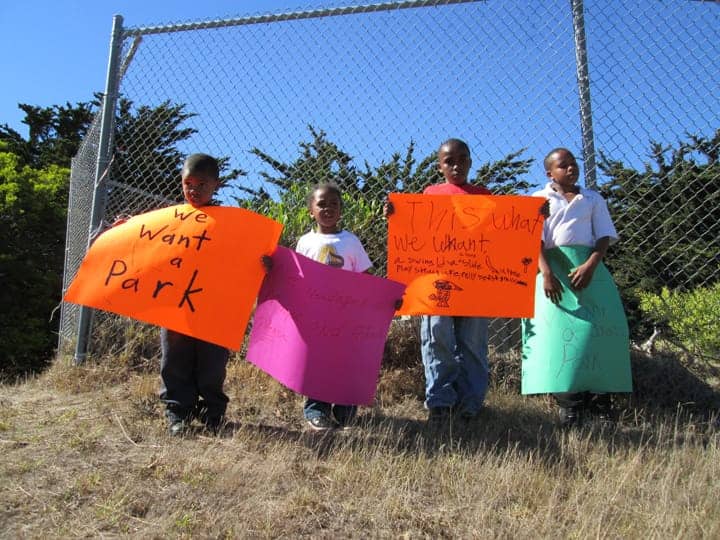 Shoreview-rally-to-open-park-kids-w-signs-082913-by-Julien-Bell-web-1, Hunters Point residents and their kids call on officials to fix up park, Local News & Views 