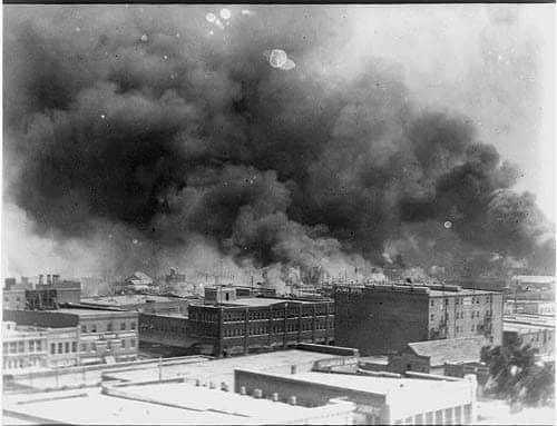Tulsa-Race-Riot-Black-Wall-Street-on-fire-060121, Oklahoma police chief apologizes for 1921 attack on Black Wall Street, News & Views 