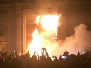 Protesters-set-fire-to-Mexican-National-Palace-doors-110814-web-300x224, Hands to the fire: Rebellion spreads from Ferguson and Ayotzinapa to the Zapatistas, World News & Views 