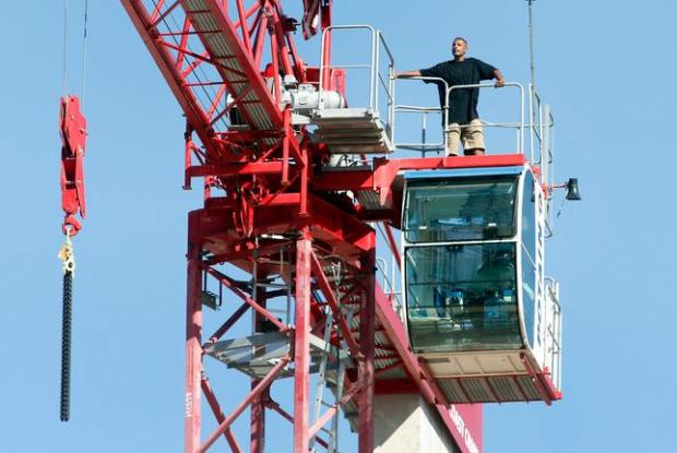 Homeless-man-39-climbed-9-story-crane-above-new-affordable-housing-across-from-San-Jose-City-Hall-to-be-heard-0816-by-Karl-Mondon-Bay-Area-News-Group, Cranes and tents, News & Views 