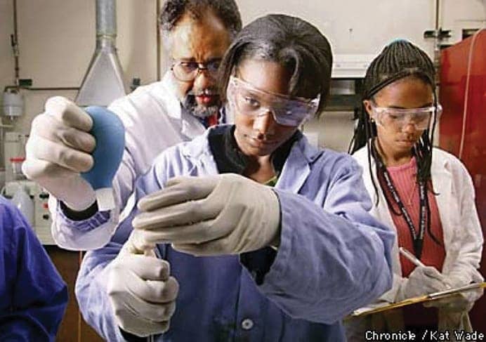 Raymond-Tompkins-analyzes-soil-samples-with-middle-school-students-at-UC-Berkeley’s-chemistry-lab-1998-by-Kat-Wade-SF-Chronicle, Advancing environmental public health through implementation of a Biomonitoring Program at the Hunters Point Shipyard, a federal Superfund site, Local News & Views 