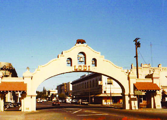 Lodi-Welcome-Arch, ‘Smart Cities’ reject redevelopment agencies, Archives 1976-2008 Local News & Views 