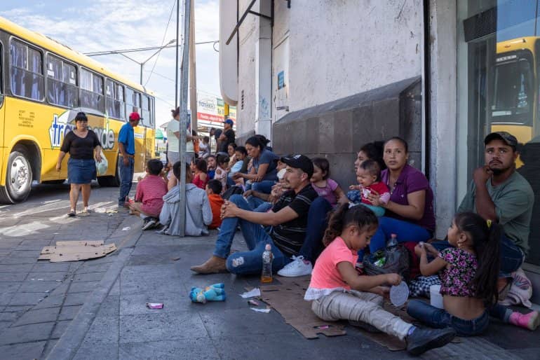 Migrants-seeking-asylum-in-US-wait-at-border-in-Ciudad-Juarez-091219-by-Paul-Ratje-AFP, Volunteering on the border: Our trip to El Paso and Casa Del Refugiado, World News & Views 