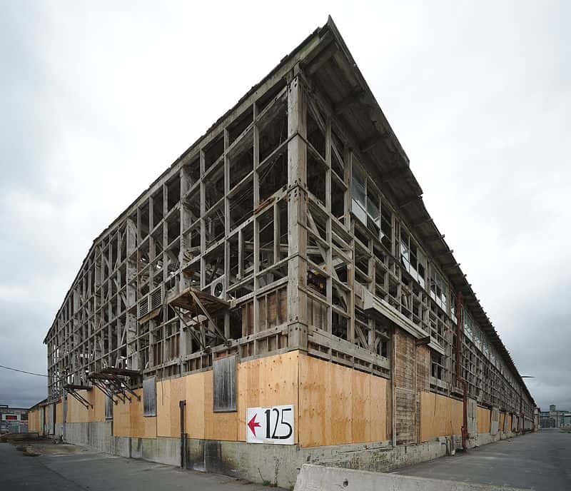 Abandoned_building_at_Hunters_Point_Shipyard_San_Francisco, Navy said to be conducting background checks on activists, Archives 1976-2008 Local News & Views 