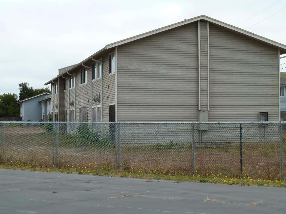 Treasure-Island-1102-Halyburton-Court-short-end-facing-Reeves-Ct-Mariner-St-in-2015-by-Michaela-Irvine, Navy removes an estimated 163+ new radiation deposits from two toxic dumps and dangerously radioactive soil from under occupied Treasure Island home, Local News & Views 