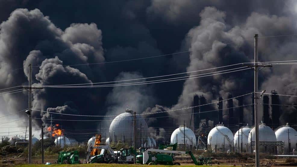 Two-massive-explosions-13-hours-apart-tore-through-the-TPC-Group-plant-in-Port-Neches-TX-112719-by-Marie-D.-De-Jesús-Houston-Chronicle-via-AP, Comrade Malik: Environmental disasters in Texas are not a hoax, Abolition Now! Featured 