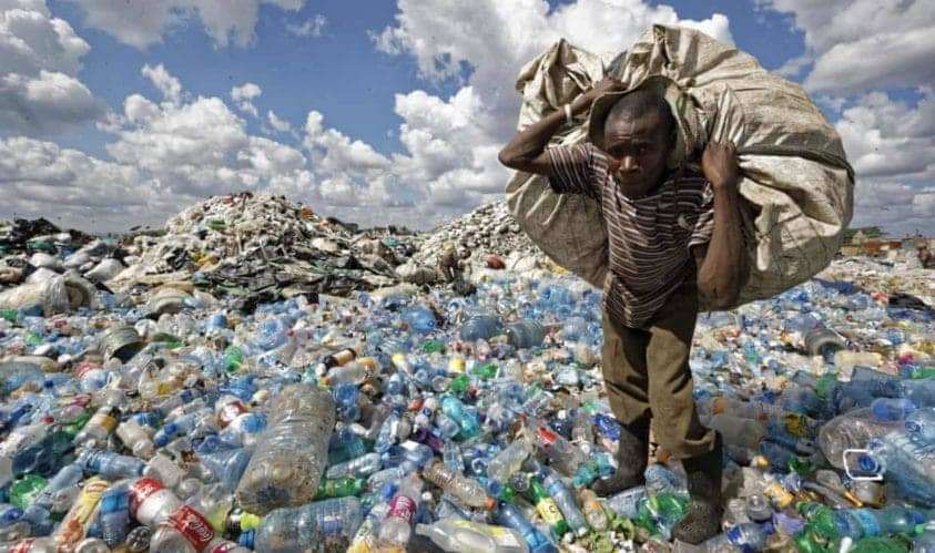 Recycler-in-Nairobi’s-Dandora-District-walks-on-mountain-of-plastic-bottles-120518-by-@MckingtorchAfri, Earth Island Institute takes on Big Plastic, World News & Views 