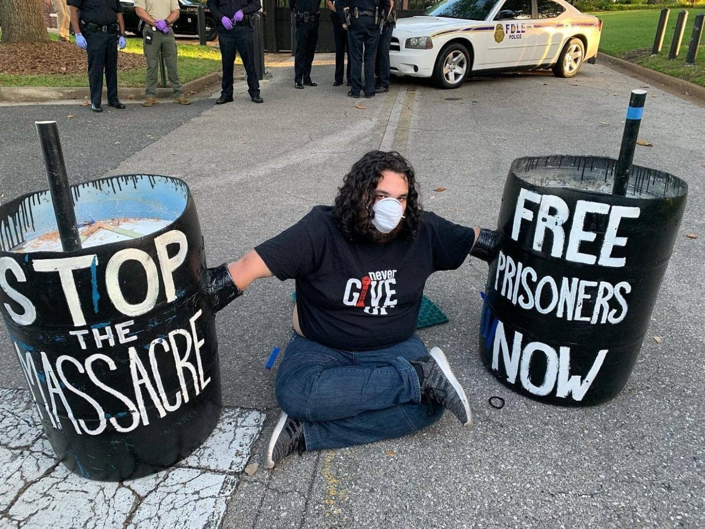 Protester-chained-to-barrels-in-front-of-Gov.-DeSantis’-mansion-demands-release-of-COVID-vulnerable-prisoners-041720-by-Fight-Toxic-Prisons-1400x1050, Protester chained to barrels in front of governor’s mansion demands release of prisoners at risk of COVID-19, Abolition Now! 