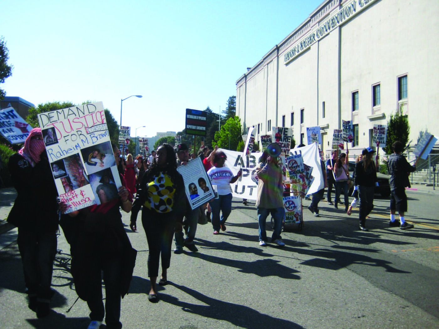 Justice-for-Raheim-Brown-supporters-march-to-Oakland-School-Board-meeting-081011-1400x1050, The long arc of resistance to police in Oakland schools, Local News & Views 