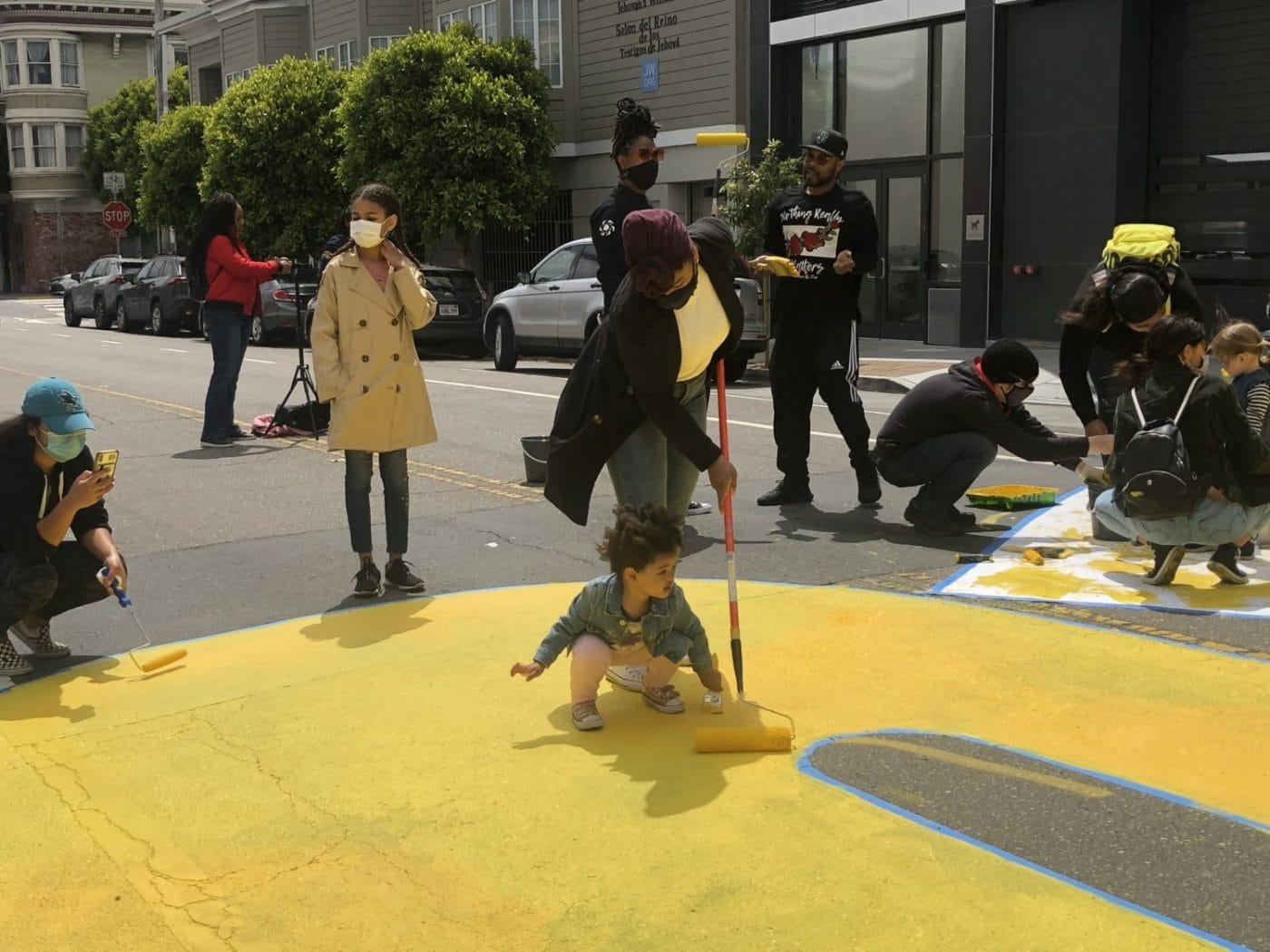 Melonie-Melorra-Green-Project-Level-lead-‘Black-Lives-Matter’-700-block-Fulton-street-painting-061220-4-by-Meaghan-Mitchell-Hoodline-1400x1050, 100+ volunteers paint ‘Black Lives Matter’ in center of San Francisco street, Local News & Views 