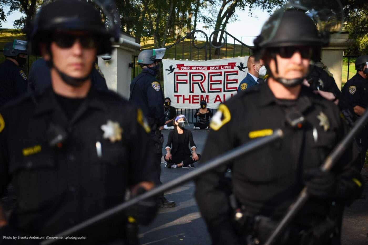 Cops-block-gate-to-Newsoms-mansion-while-protesters-demand-freedom-for-prisoners-detainees-072720-by-Brooke-Anderson-1400x933, Protesters at Gov. Newsom’s mansion demand he save the lives of incarcerated people – 14 arrested, Local News & Views 