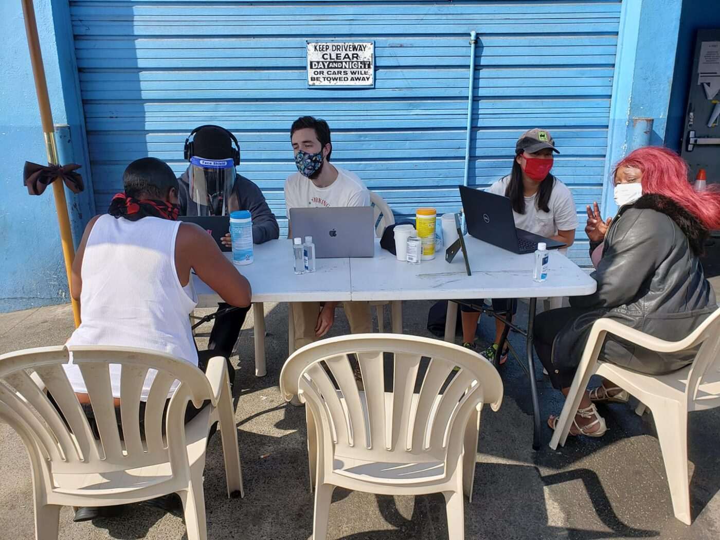 Debray-Carpenter-Fly-Benzo-team-help-ppl-get-stimulus-checks-outside-Mother-Browns-071820-1400x1050, Pop-up clinic to assist people in getting stimulus checks: Every Saturday in Hunters Point, Local News & Views 