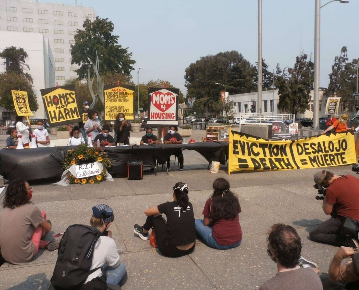 Carroll-Fife-speaks-at-EvictionDeath-rally-at-Alameda-Cty-Board-of-Supervisors-Admin-Bldg-by-Baba-Jahahara-1400x1130, Finally! Baba Jalil will be freed!, Culture Currents 