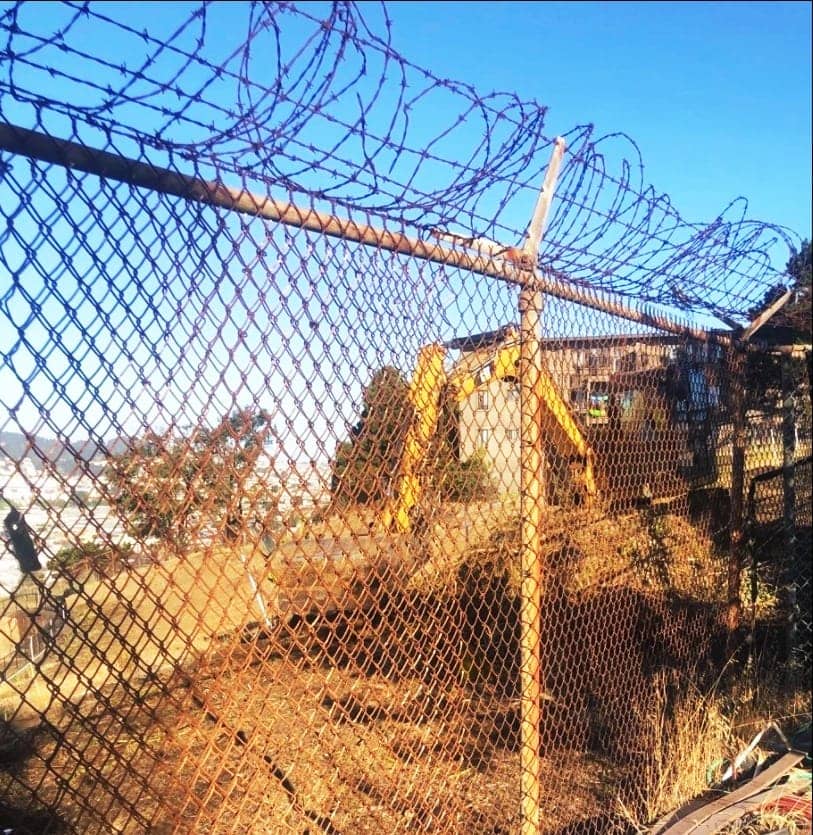 Backhoe-excavates-at-fenceline-betw-Hunters-Point-Shipyard-densely-populated-HP-hilltop-c.-0920, Renewed call for shipyard excavation moratorium – the legal legacy of harm to the Hunters Point community, Local News & Views 