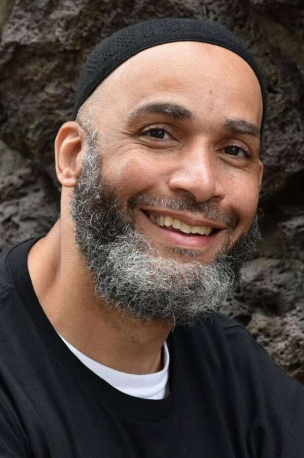 Malik-in-front-of-bank-rock-wall-closeup-100920-by-Johnnie-Burrel-cropped-600x902, Breaking news: An emergency on Treasure Island, Local News & Views 