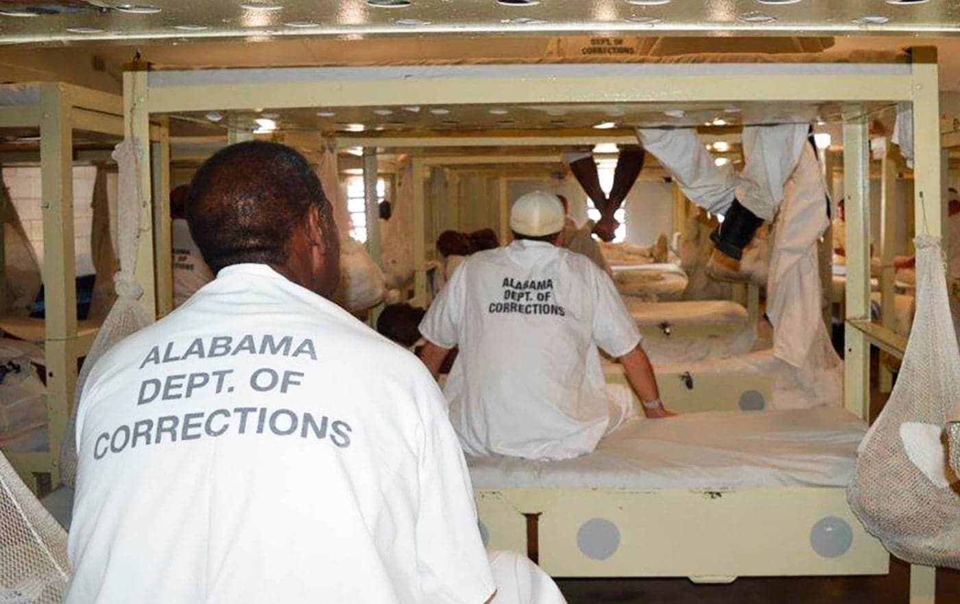 Alabama-prisoners-in-crowded-dorm-at-Staten-CF-in-Elmore-AL-1119-by-Kim-Chandler-AP-1400x882, Kinetic Justice: Terror on the plantation, Abolition Now! 