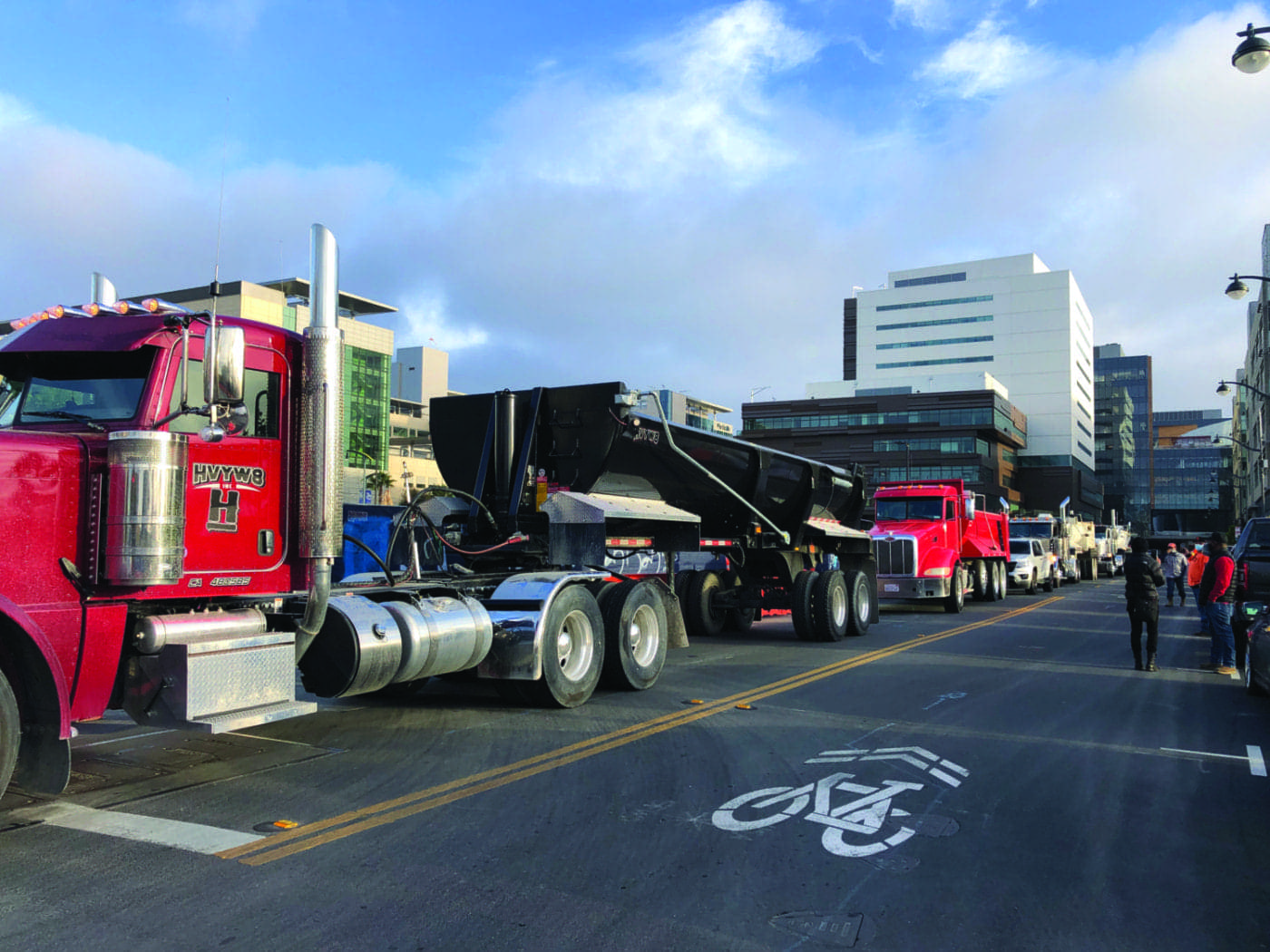 Line-of-Black-dirt-hauling-trucks-blocking-entrance-UCSF-job-site-shutdown-043021-by-Griffin-1400x1050, Black truckers shut down multi-million-dollar UCSF job site for 4.5 hours, Local News & Views 