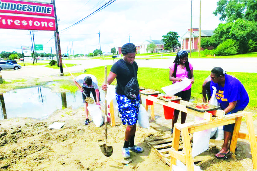 People-in-Baton-Rouge-Louisiana-work-together-to-fill-sandbags-before-Hurricane-Ida-by-Khalid-Hudson-Vox-0821, Hurricane Ida: On the 16th anniversary of Katrina, we get hit again, News & Views 