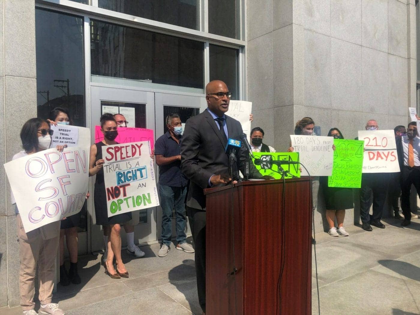 SF-Public-Defender-Mano-Raju-announces-suit-against-criminal-trial-delays-092121-by-Nicholas-Iovino-Courthouse-News-1400x1050, San Francisco court’s racist denial of the constitutional right to a speedy trial, Local News & Views 