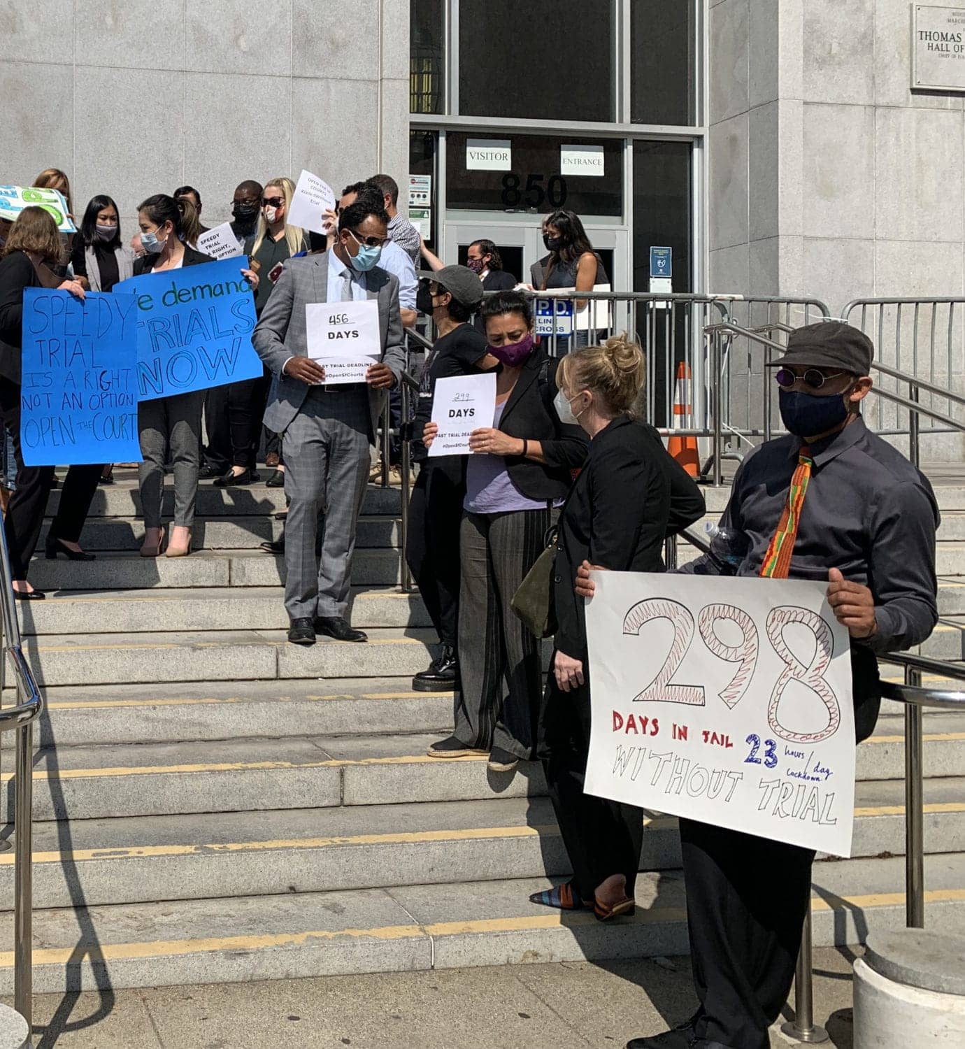 SF-Public-Defender-rally-and-press-conference-to-enforce-speedy-trials-Hall-of-Justice-0921-by-Nube-Brown, SF jury takes only 5 hours to reach a not guilty verdict for a man who’s been waiting 17 months to fight false accusations in court, Local News & Views 