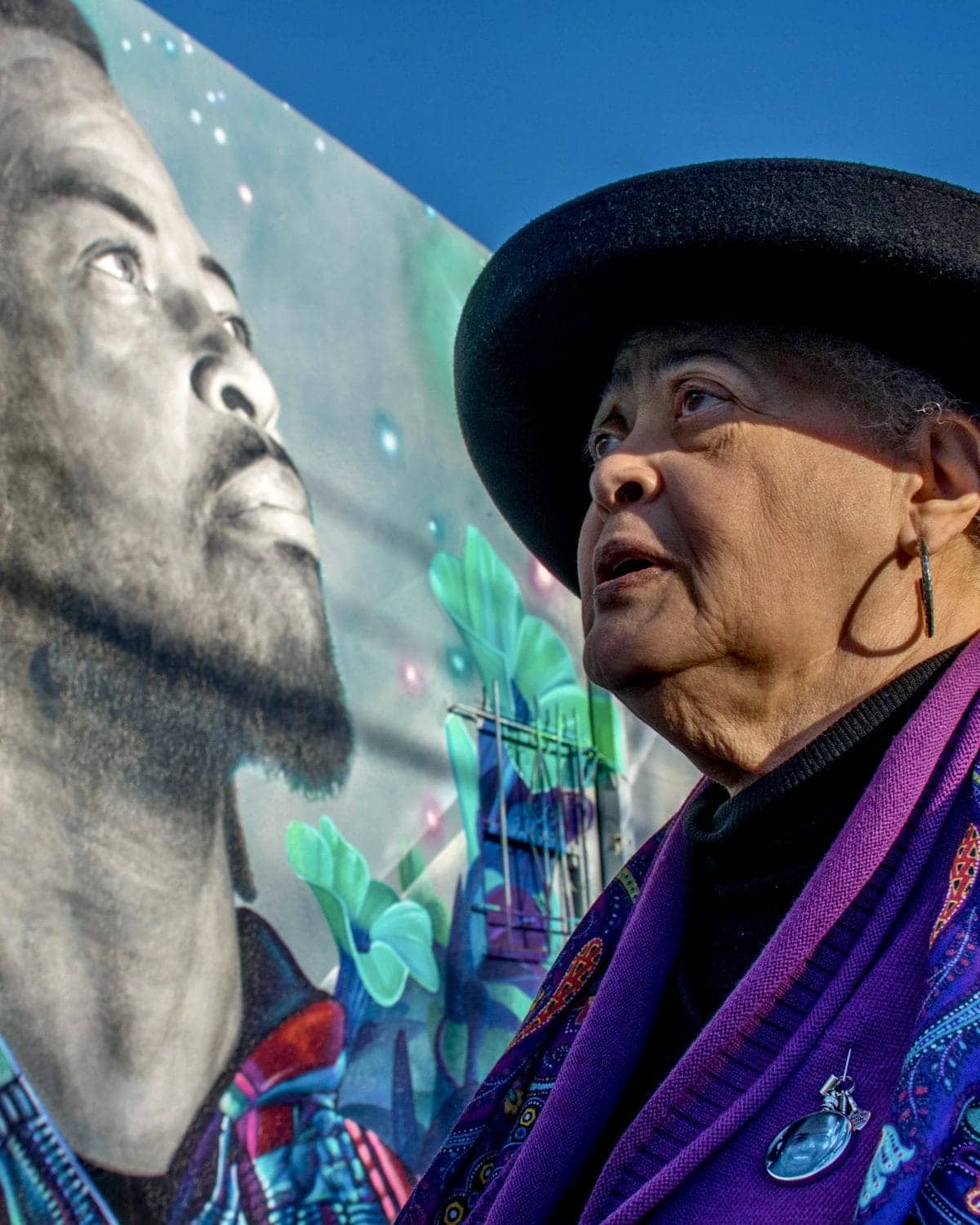 Carolyn-Gaines-mother-of-Zumbi-in-front-of-mural-of-Zion-I, Berkeley PD delays prosecution in murder of Stephen ‘Zumbi’ Gaines at Alta Bates Hospital , Featured News & Views 