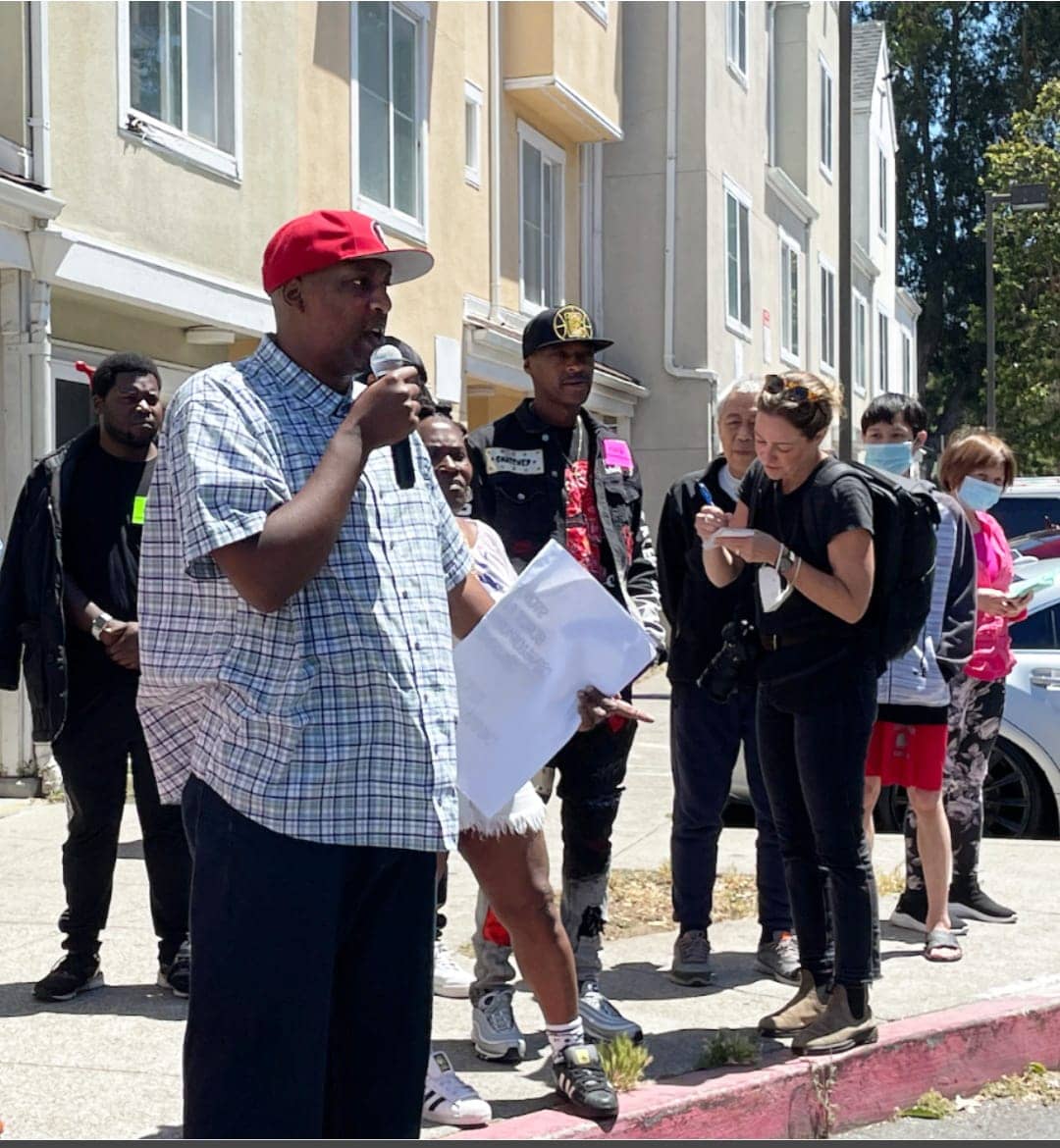 Dennis-Williams-at-rally-for-Plaza-East-residents-rights, Cold, brown water at Fillmore’s Plaza East!, Local News & Views News & Views 