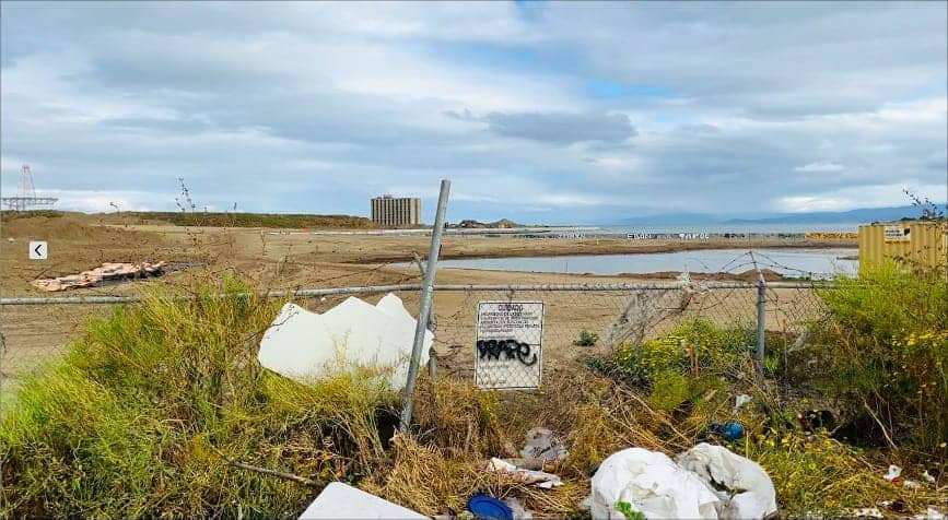 Hunters-Point-Naval-Shipyard-southern-shoreline-chain-metal-fence-at-Quesada-Avenue-and-Fitch-Street-by-Ahimsa-060522, The quick, dangerous, dirty development of the Hunters Point Shipyard, Featured Local News & Views News & Views 