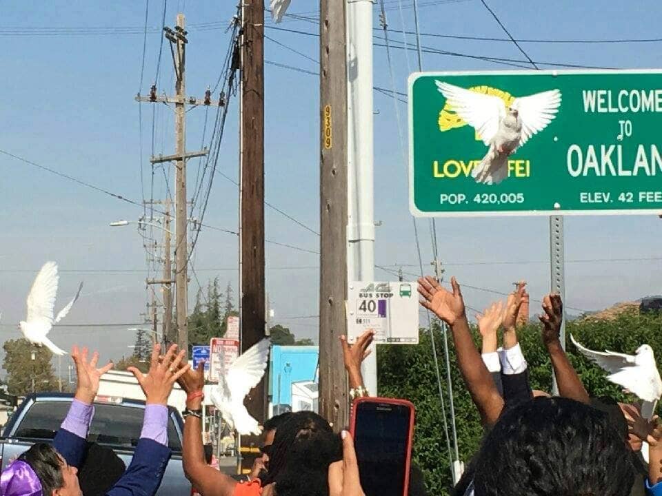 Unveiling-of-1st-LoveLife-on-Entering-Oakland-sign-1017, Donald Lacy: Celebrate LoveLife Foundation’s 25th anniversary, Local News & Views News & Views 