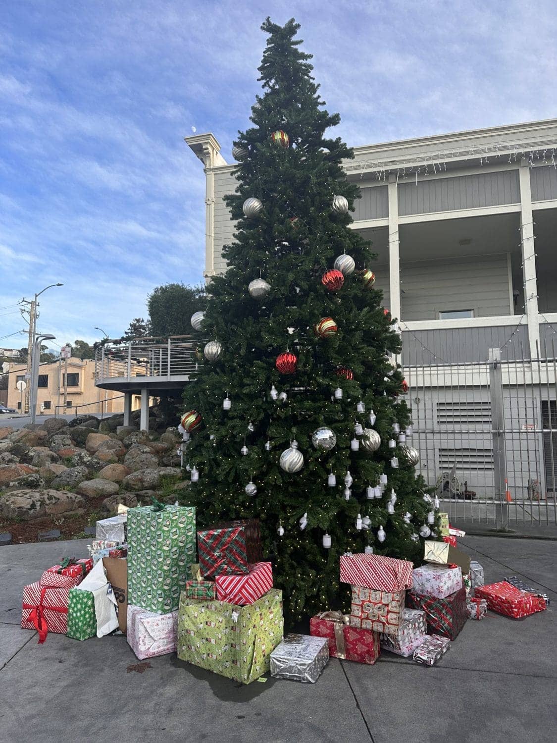 Winter-Wonderland-decorated-tree-outside-Ruth-Williams-Opera-House-121623-by-Kevin-Epps, Black Santa presides over Bayview Hunters Point family wonderland, Culture Currents Featured Local News & Views 