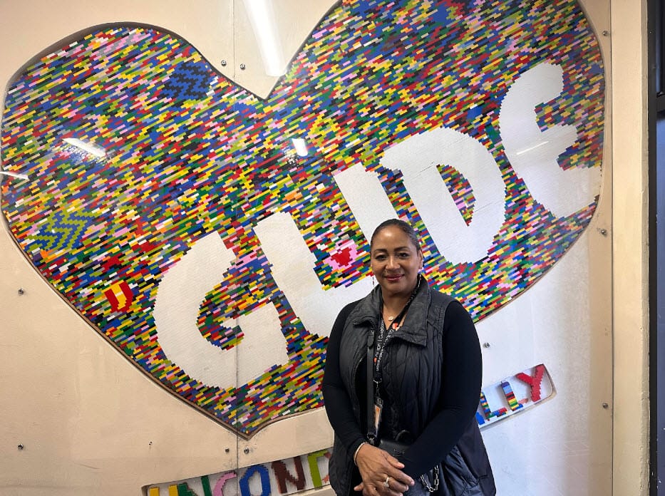 Dr.-Gina-Fromer-poses-at-GLIDE-heart-122423-by-Kevin-Epps, Full hearts, full circle: Dr. Gina Fromer leads with love at GLIDE, Culture Currents Local News & Views 