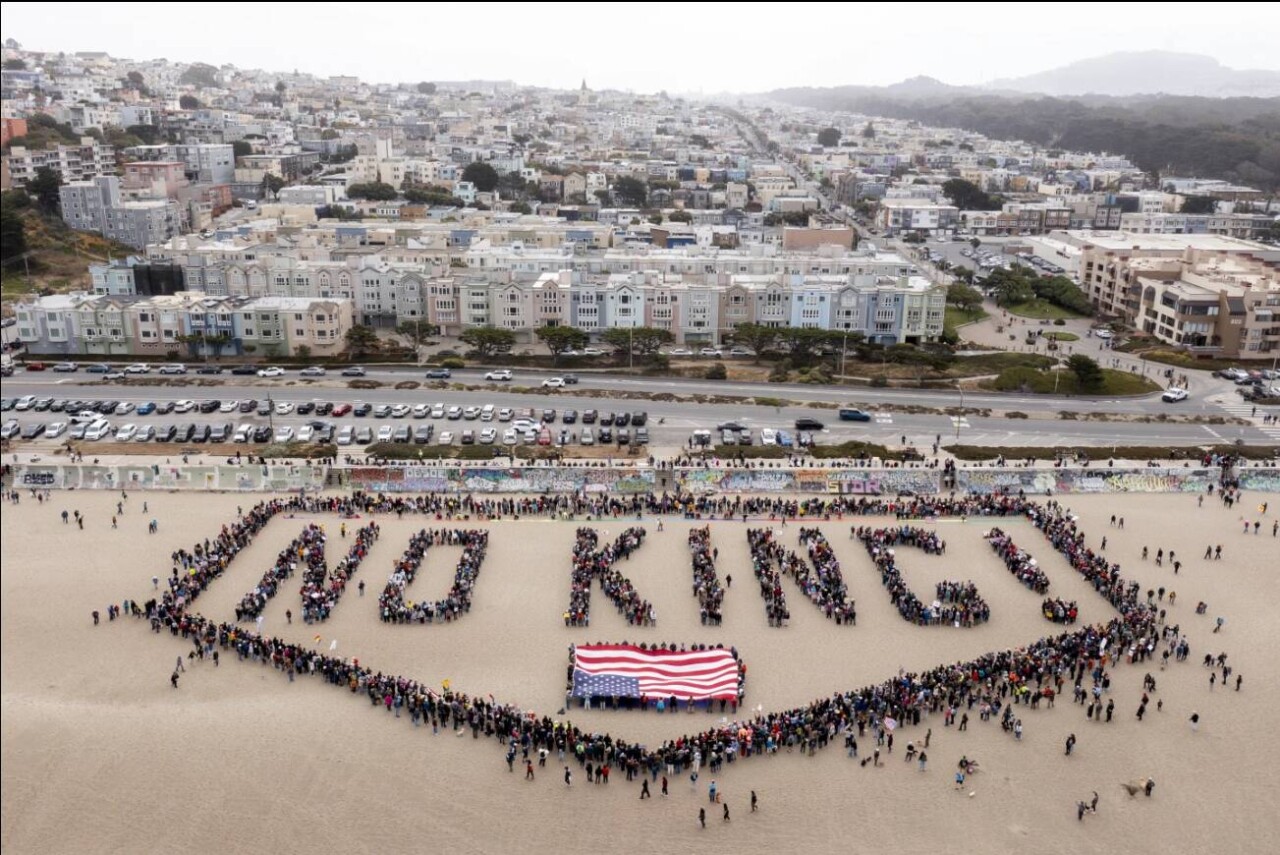 no-kings-protest-on-ocean-beach-061425-by-santiago-mejia-sf-chron, Strength and solidarity, World News & Views no-kings-protest-on-ocean-beach-061425-by-santiago-mejia-sf-chron, Strength and solidarity, World News & Views