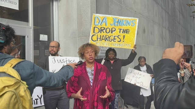 carol-mcgruder-speaks-at-courthouse-rally-for-kevin-epps-1125, Stand with Kevin Epps: A Black historian on trial for murder, Featured Local News & Views 