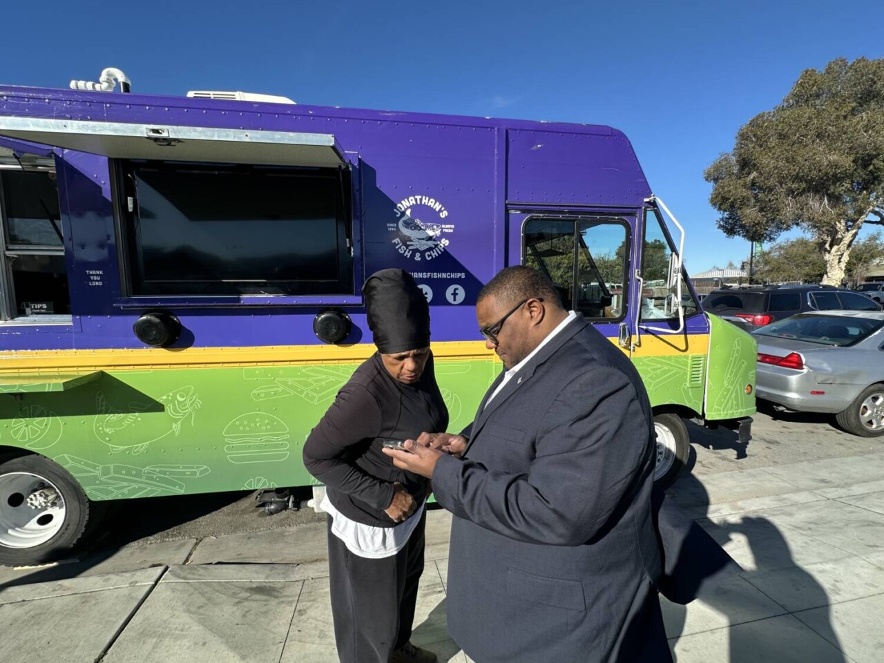 webster-lincoln-mayor-of-east-palo-alto-january-2026-meets-with-local-business-owner-phyllis-cooksey-of-jonathans-fish-chips-food-truck.-photo-by-kevin-epps.-, From Murder Capital to Silicon Valley Crossroads: Mayor Webster Lincoln and the remaking of East Palo Alto, Featured Local News & Views 