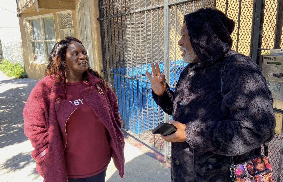 arieann-harrison-talks-w-antoine-mahan-air-quality-on-innes-by-audrey-mei-yi-brown-sf-public-press, Toxic waste cleanups take longer in marginalized communities, Local News & Views News & Views arieann-harrison-talks-w-antoine-mahan-air-quality-on-innes-by-audrey-mei-yi-brown-sf-public-press, Toxic waste cleanups take longer in marginalized communities, Local News & Views News & Views