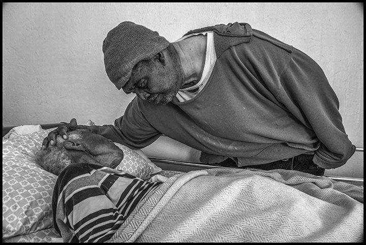 faye-ollisons-son-terance-reeves-tends-to-her-in-her-last-days, Faye Ollison, presente!, Local News & Views News & Views faye-ollisons-son-terance-reeves-tends-to-her-in-her-last-days, Faye Ollison, presente!, Local News & Views News & Views